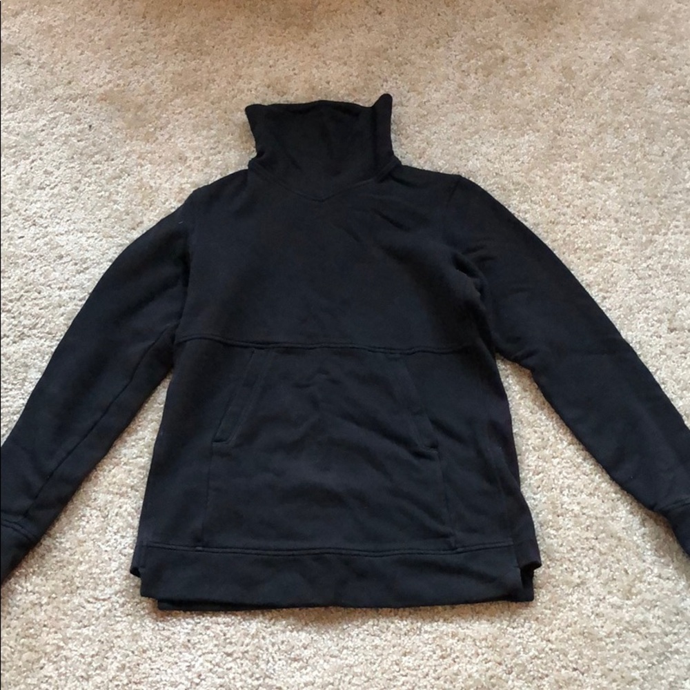 Lululemon turtleneck sweatshirt